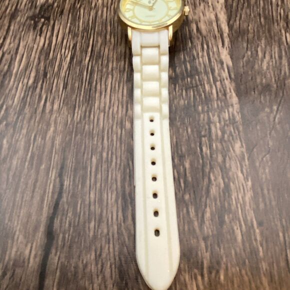 Gold Tone Ladies Watch New Battery White Silicone Band - Picture 2 of 9